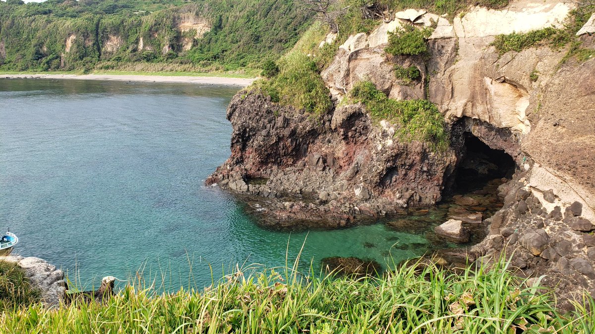 nakataninnin's tweet photo. NOTO BLUE.
能登はこんなにも美しい
#私の愛してやまない能登 #志賀町 #富来 #巌門 #巌門遊��船 #故郷 #能登半島地震 #復興 #誇らしき私の故郷 #notoblue https://t.co/UN86e09mq8