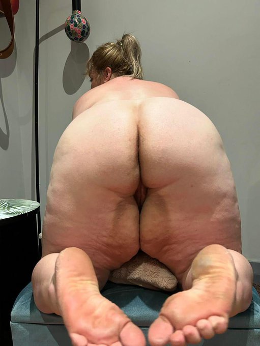 Who wanted to see my fat ass from the back ? https://t.co/6yCw3cG5dt