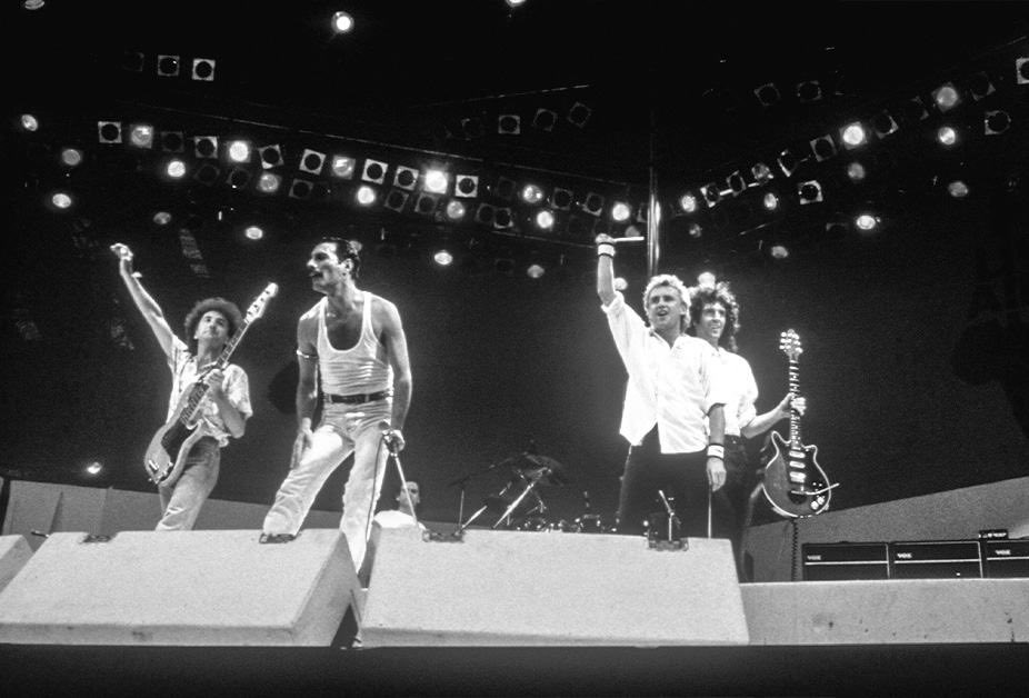 X_JAPANLove2006's tweet photo. 『アフリカ難民救済』を目的として1985年7月13日にイギリスとアメリカで開催された日。知らない人はいないと思い込んでますが💦💦 披露した曲数は僅か6曲のみでクイーンの演奏に世界を魅了させた。
#queenliveaid 1985 7.13
#アフリカ難民救済
#大規模なライブイベント https://t.co/5IYaidEcC8