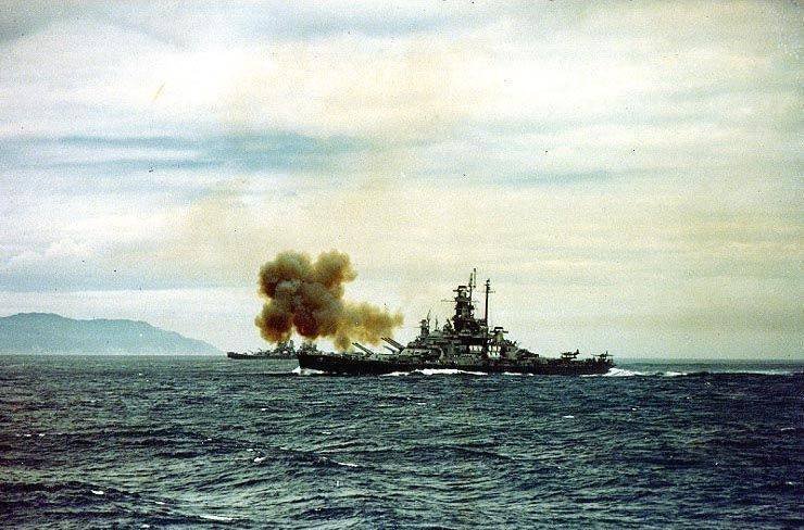 JPNHistoria's tweet photo. 1945年7月14日　釜石艦砲射撃
12:10～14:18、米第34.8.1任務隊（戦艦3隻・巡洋艦2隻・駆逐艦9隻）が岩手県釜石市に対し（主目標：日本製鐵釜石製鉄所）艦砲射撃を実施。市街地の60％が焼失。死者423名。 https://t.co/PbmMkumlCW