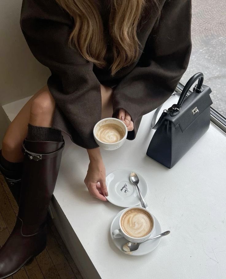 modernlilithh's tweet photo. saturday in style ☕️ https://t.co/HG8JXSQwVx
