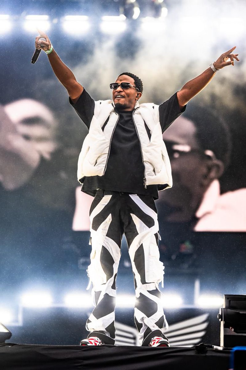 charo_inc's tweet photo. Niska a fait trembler la terre hier soir aux Ardentes @Niska_Officiel 🥵🌪️ #LesArdentes https://t.co/YM0TqP4rT2
