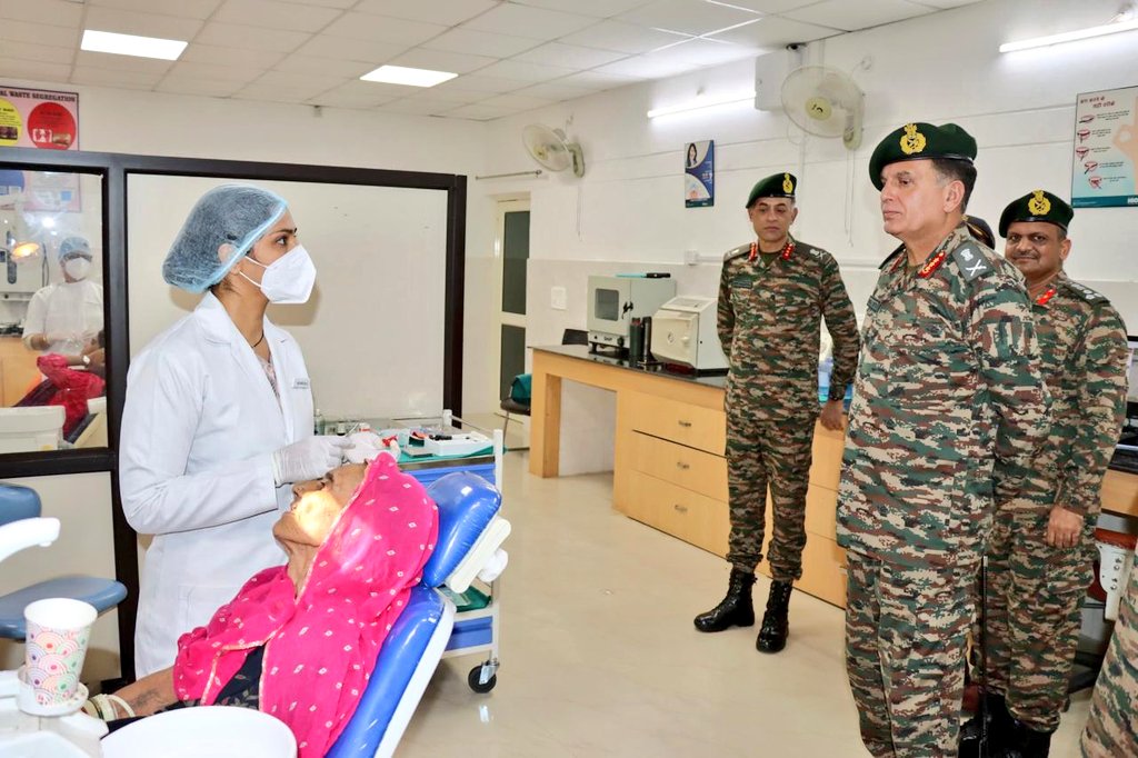 PRODefRjsthn's tweet photo. Lt Gen Dhiraj Seth, Army Cdr @IaSouthern visited Konark Corps from 10-12 Jul 
Reviewed #Oppreparedness, interacted with officers &amp; troops  
Given an overview of tech infusion  to enhance Op &amp; Adm capabilities He motivated all ranks to be ever prepared for meeting evolving threats https://t.co/ER7NAA2Zb9