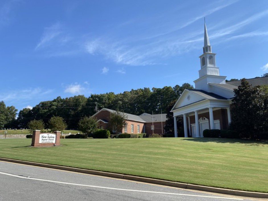 reaganhines's tweet photo. Does your church property looks its best on Sunday? ⛪️

Our commercial maintenance crews provide service for churches near the end of the week to ensure your church property is ready for Sunday 🤩

Contact me directly or @LakewoodGa to schedule a consultation 📆 https://t.co/8iDPxKwfWR