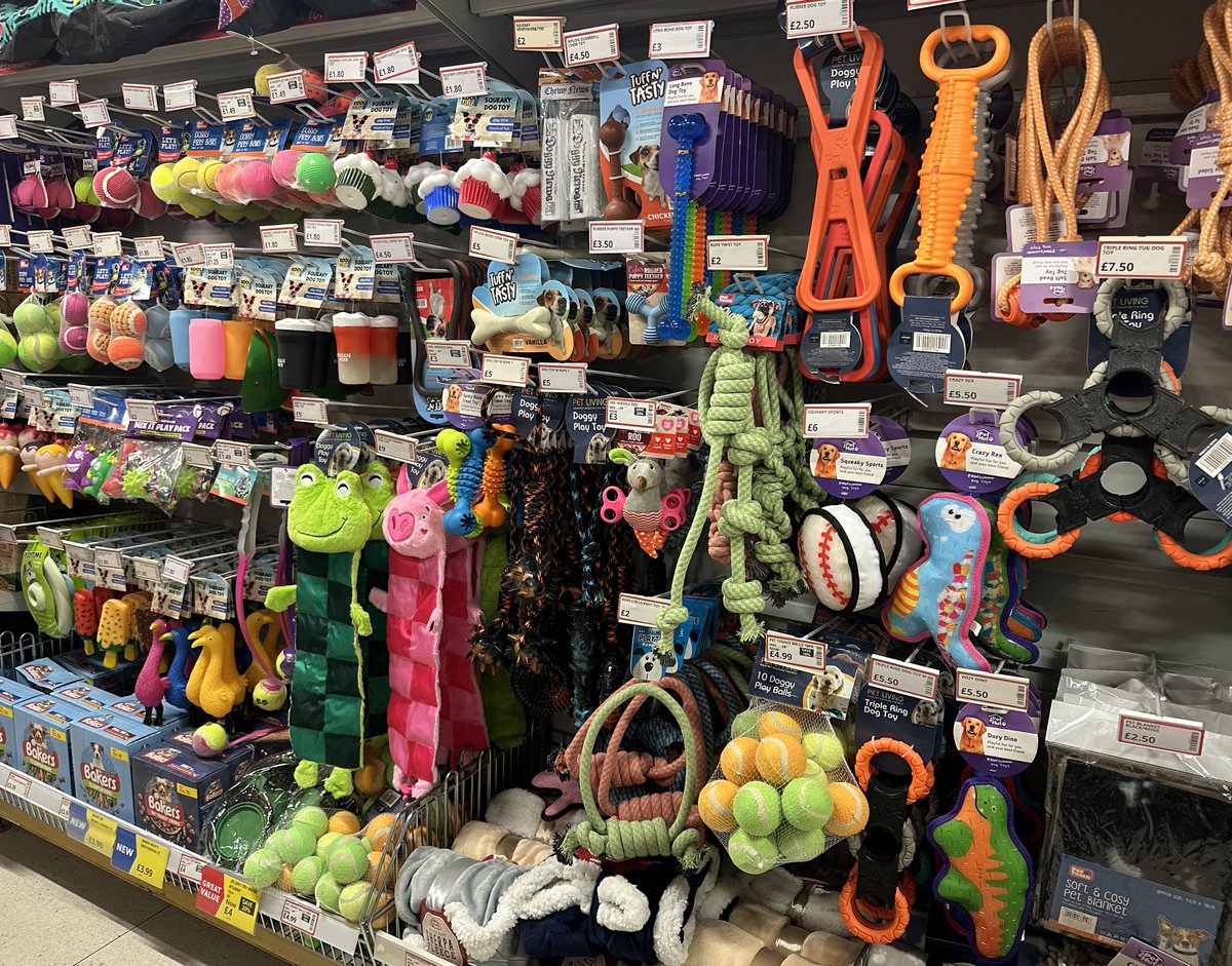 AlhambraCentre's tweet image. Calling all animal lovers! Treat your furry best friends to @poundstretcher's new pet lines, in-store now!

With all your favourite pet brands for dogs, cats &amp;amp; small animals, you can get everything you need - including food, treats, toys &amp;amp; more!

#Poundstretcher #PetProducts