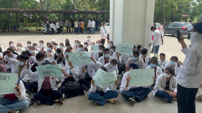 DrDhruvchauhan's tweet photo. This is a sorry state of medical students of Chintpurni medical college when they are made to protest in premises rather than the management listening to their issues . https://t.co/PAtFGOpMdX