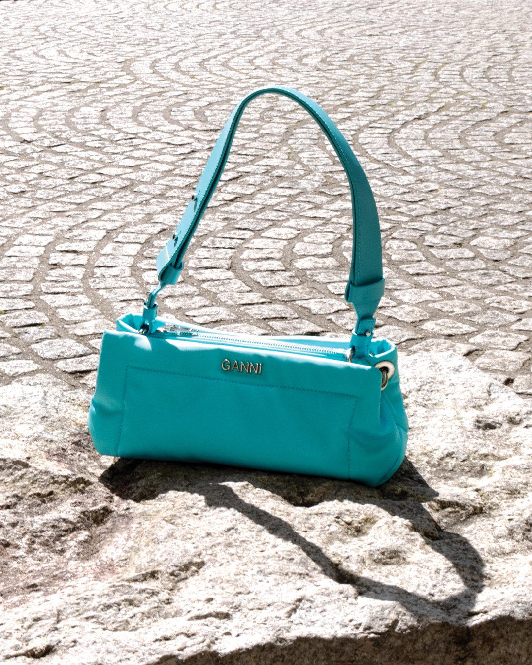 THE OUTNET on X What re your weekend plans Find a bright shoulder bag to accompany you at our link https t B5D282VcLX https t 64n9BAqzoJ X