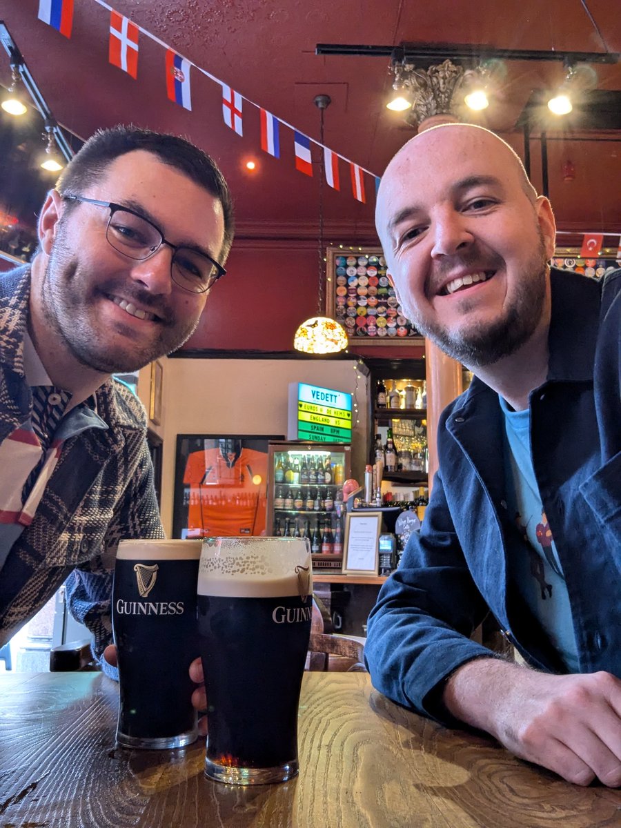 AUF_007's tweet photo. Camped up at De Hems with @deantucker91 before we infiltrate Kamal's Palace at 3pm sharp. https://t.co/ZFPtOqktp5