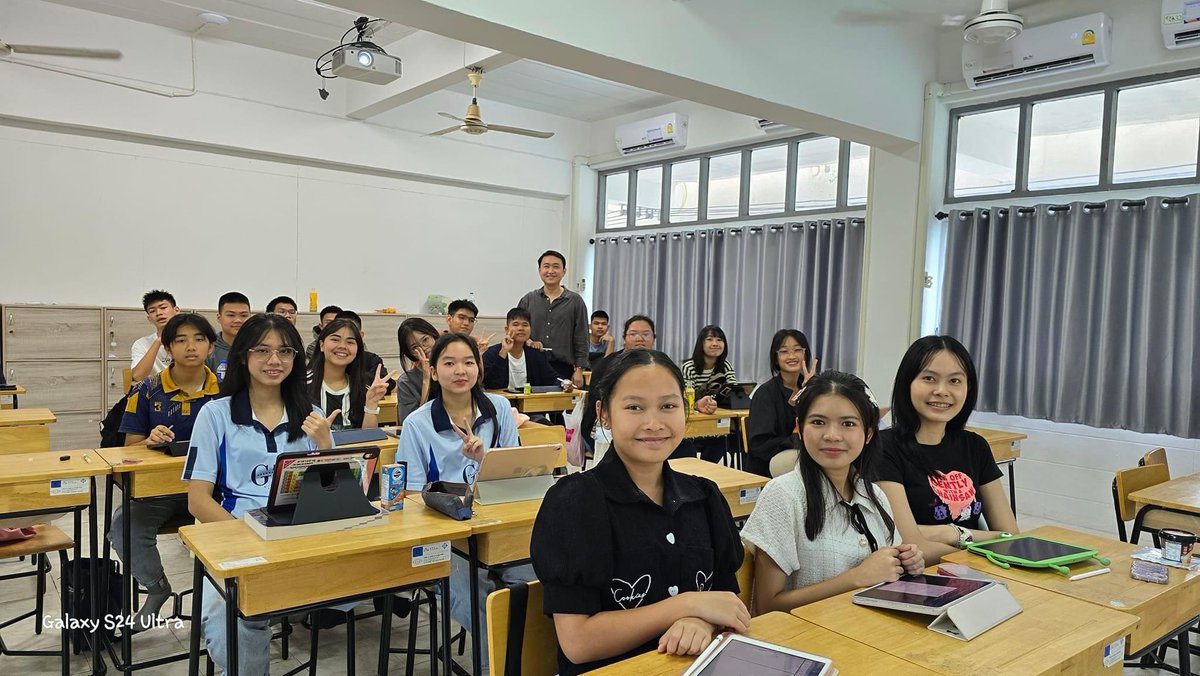 math_p_koh's tweet image. ✅ โครงการติวเพิ่มพูนความรู้ทางคณิตศาสตร์
✅ เด็กๆ ม.4 โรงเรียนแก่นนครวิทยาลัย 
✅ เด็กๆคือตั้งใจเรียนดีมาก มากันครบ 100%
✅ ติวแนวข้อสอบมหาวิทยาลัย ฉ่ำๆ
✅ เตรียมสอบกลางภาคไปในตัว เริ่ดสุด 👍🏻👍🏻👍🏻

#คณิตพี่โก้ #knw #แก่นนคร #netsat 
#dek68 #dek69 #dek70 #tcas #alevel