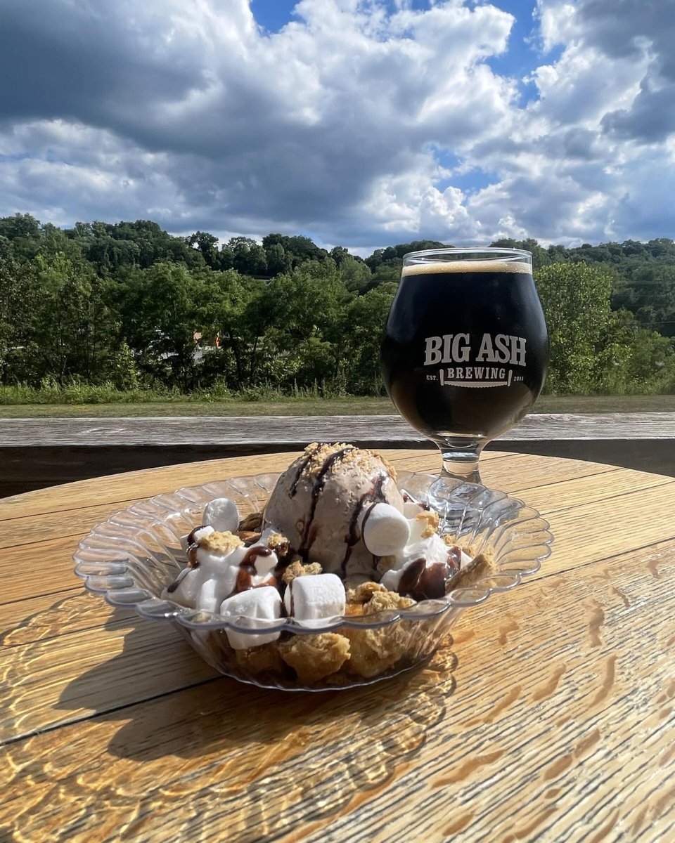 🚨New S’mores dessert waffle available all weekend long! Our classic vanilla sugar waffle topped with a creamy whipped chocolate mousse, crispy graham cracker crumble, mini marshmallows, and a chocolate sauce drizzle. SO YUMMY! 🧇🍫