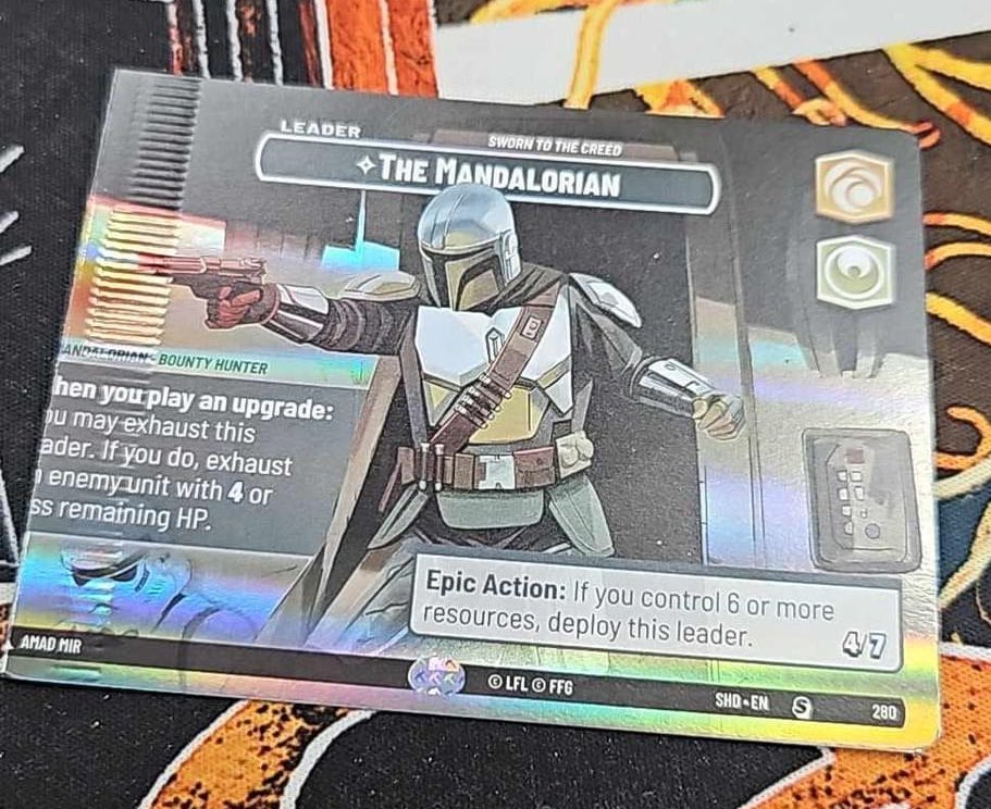 SWUTCG's tweet photo. En este SOMBRAS DE LA GALAXIA estoy viendo muchos errores de imprenta y corte en SHOWCASES. 
En el anterior también vi errores, pero no SHOWCASES. 
#starwarsunllimited #miscut #misprint https://t.co/Xbwb1oFTeo