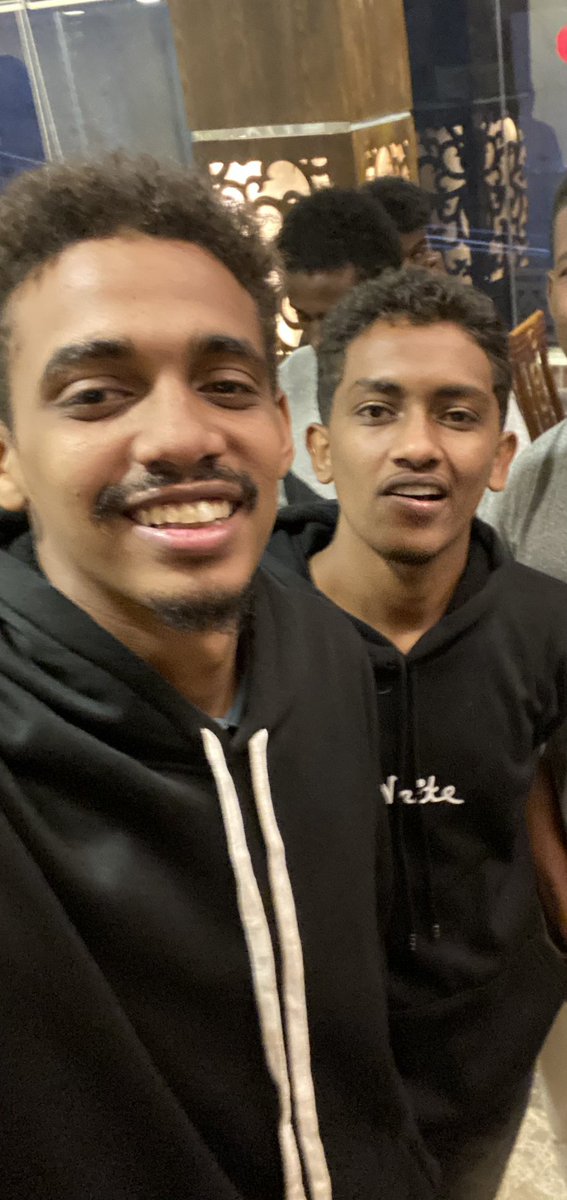 7looob1's tweet photo. بسم الله الرحمن الرحيم : {ولا تحسبن الذين قتلوا في سبيل الله أمواتا بل أحياء عند ربهم يرزقون} (آل عمران:169). استشهد اليوم خطاب اسماعيل محمد خير ابن عمي واخوي الصغير في المدرعات وكان خطاب من اول المستنفرين وبحث عن الشهادة و اتصاب مرتين ولم بترك موقعه ربنا يرحمه ويتقبله قبول حسن https://t.co/wN5HKlDEYa