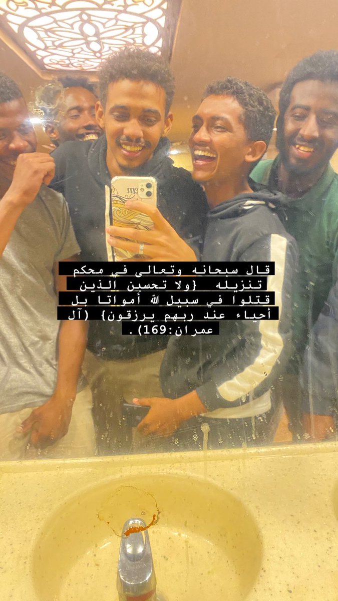 7looob1's tweet photo. بسم الله الرحمن الرحيم : {ولا تحسبن الذين قتلوا في سبيل الله أمواتا بل أحياء عند ربهم يرزقون} (آل عمران:169). استشهد اليوم خطاب اسماعيل محمد خير ابن عمي واخوي الصغير في المدرعات وكان خطاب من اول المستنفرين وبحث عن الشهادة و اتصاب مرتين ولم بترك موقعه ربنا يرحمه ويتقبله قبول حسن https://t.co/wN5HKlDEYa