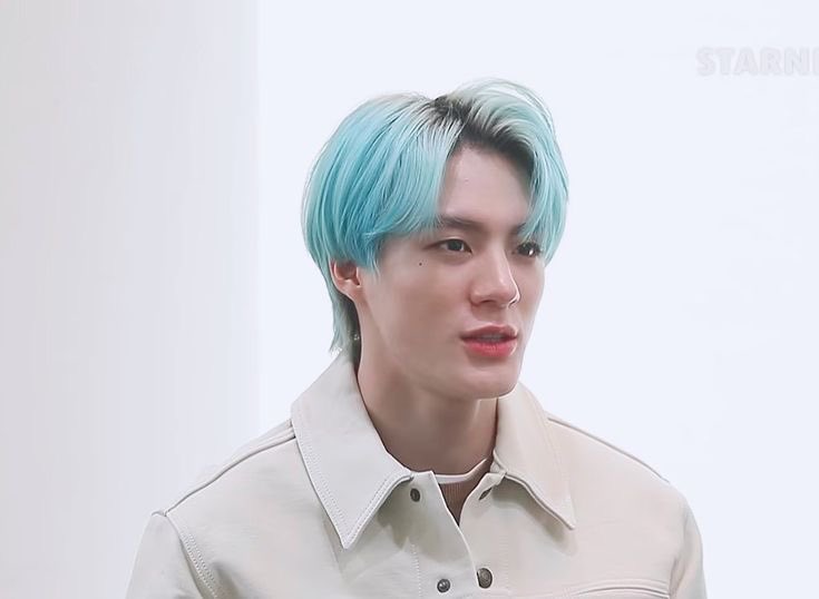 “Selamat malam, pemirsa IMPACT NEWS. Perkenalkan saya Axelle Malory, senang sekali pada malam hari ini saya berkesempatan menyapa pemirsa IMPACT NEWS. Nah kali ini kita akan berbincang bersama beberapa anggota Girl Group ternama nih yaitu BEASTAR”