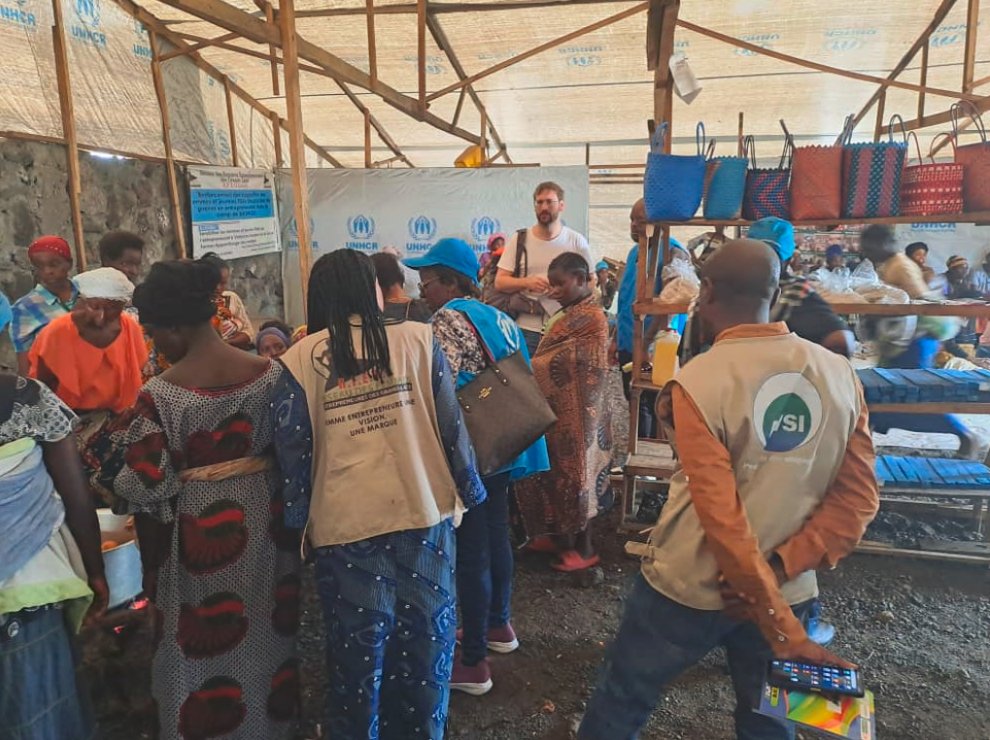 Rfegl_RDC's tweet photo. 📷GOMA-#RFEGL AVEC SES PARTENAIRES #AVSI-#UNHCR CE VENDREDI,12/07/2024.
Ce vendredi, nos partenaires AVSI et le Haut commissariat des Nations-Unies pour les réfugiés (UNHCR) étaient de passage dans notre Espace sûr de Bulengo, où nous avons eu à former entre septembre et décembre https://t.co/s07cevZ0IB