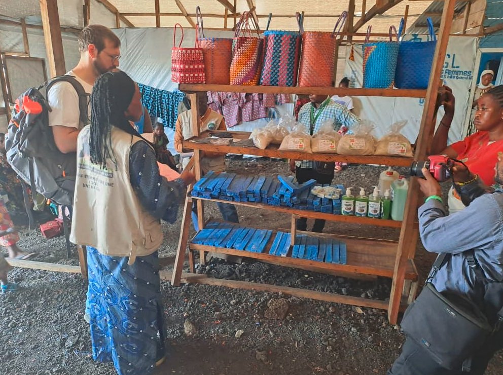 Rfegl_RDC's tweet photo. 📷GOMA-#RFEGL AVEC SES PARTENAIRES #AVSI-#UNHCR CE VENDREDI,12/07/2024.
Ce vendredi, nos partenaires AVSI et le Haut commissariat des Nations-Unies pour les réfugiés (UNHCR) étaient de passage dans notre Espace sûr de Bulengo, où nous avons eu à former entre septembre et décembre https://t.co/s07cevZ0IB