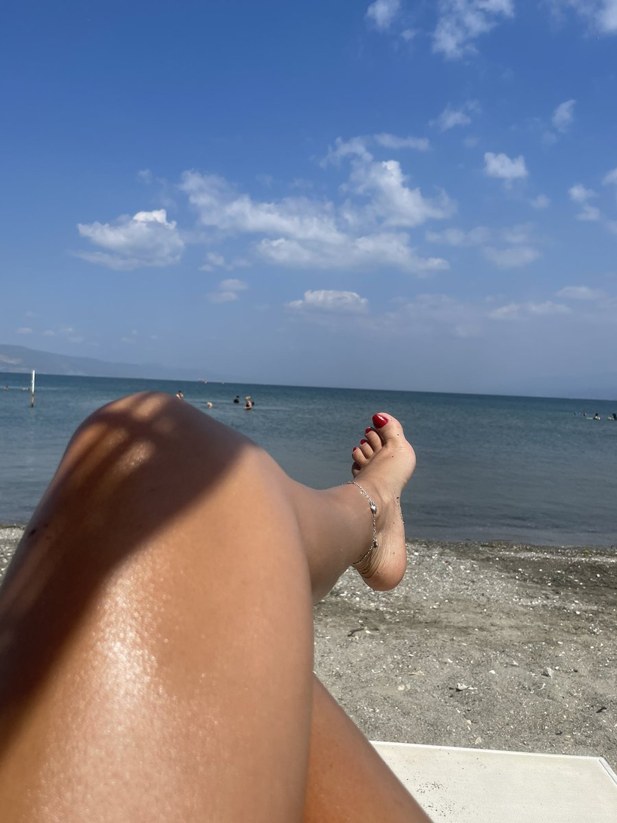 Denizden çıktıktan sonra Ayağıma yapışan kumları derhal temizle! Emrediyorum