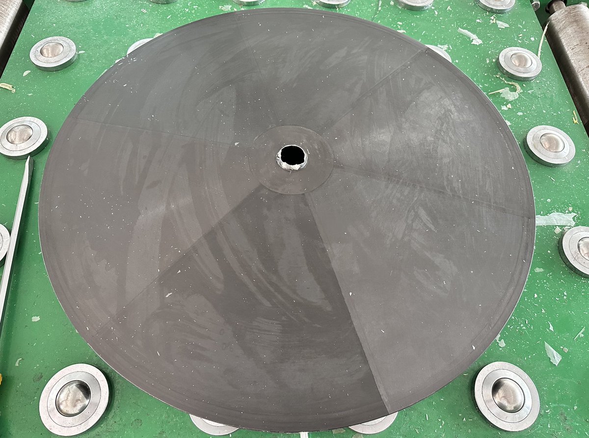 xyzbicycle's tweet photo. The latest XYZ-THUNDER full carbon disc wheel for track race cycling featuring a newly developed hollow structure and UD carbon layers resulting in a super lightweight 950 gram clincher tubeless wheel. Front and rear options available.
#xyzworks #xyzwheels
#aerodynamicsbyxyz
#OEM https://t.co/1MVoPfr7I8