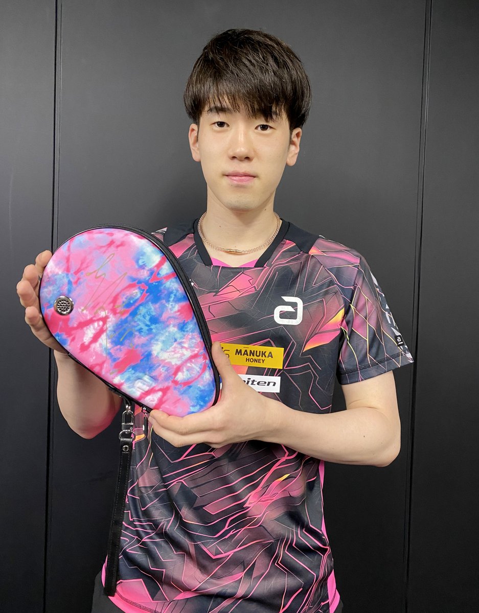 kk_androjp's tweet photo. ／
吉山僚一選手契約記念🏓
プレゼントキャンペーン🎁
＼

吉山僚一選手との契約を記念して1名様にサイン入りラケットケースをプレゼント！  

条件1️⃣：@Ryoichiy0716、@kk_androjpをフォロー
条件2️⃣：このポストをリポスト
応募期間：2024年7月16日13時まで

#差をつけろ
#卓球 https://t.co/6vyl4aESso