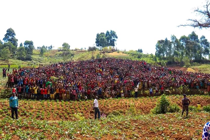 DieudonnNd8737's tweet photo. Ndatahije babandi ndababaza ko uyu #Murongo bawubonye?#Kizigenza Imbere natwe abenegihugu inyuma, #Umurongo mw'iterambere ukaba urabonetse.Twigire ku #kivi dushigikize ibikorwa #Sebarundi🇧🇮 @GeneralNeva maze tugende twese tugana ya Mbonakazoza y'Uburundi 🇧🇮 #CarvaneInkebuzo https://t.co/DM2xRKODXZ