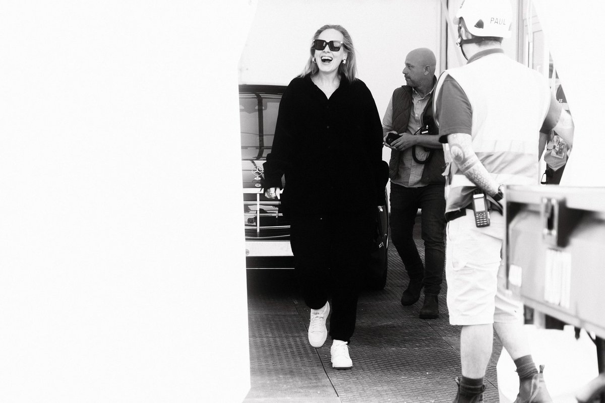 PopBase's tweet photo. Adele shares new photos from her stage in Munich. https://t.co/yJDTv1HtqW