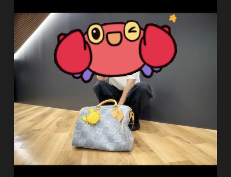 Daifuku74880436's tweet photo. 🦀チョッキンのストーリーが可愛いんだからー🫰
ヴィトン様からプレゼント頂いたのね、可愛いね🦀
紫耀くんの綺麗な指ーーー😍
ビョーンって伸ばして何度も見てるよ🙈♥️
#平野紫耀_Instagram 
#LVMenPreFall2024
#LVFashion 
#LouisVuitton 
https://t.co/5ku6h5loS3 https://t.co/Ns7zHYftyU