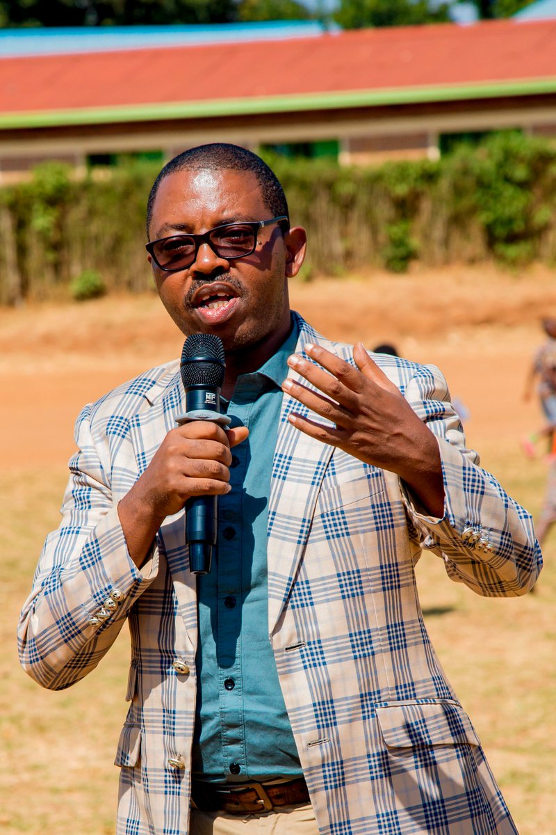 PSImberakuri's tweet photo. Umunyamabanga Nshingwabikorwa wa @jabanasector @SHEMAJONASahaye ikaze ishyaka @PSImberakuriagira ati:"Muze kugubwa neza mur'uyu Murenge, sinifuza kubatwara umwanya munini ariko ndagira ngo mpinire aha mbifuriza insinzi no kuzayobora neza". #RwOT #RwOX #Rwanda #Torapsimberakuri https://t.co/zprtSH2HKZ