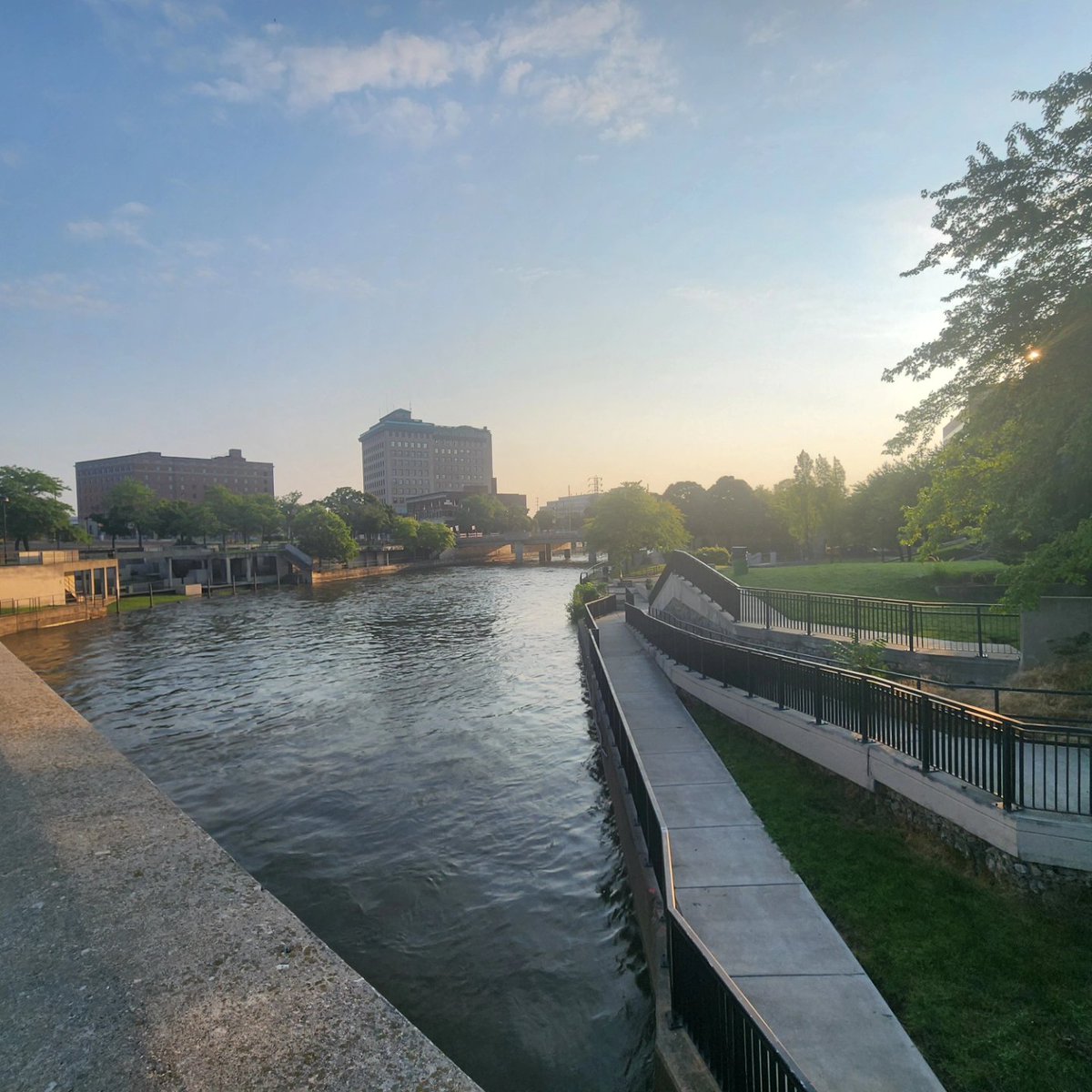 jonathan_soohoo's tweet photo. Morning in downtown #Flint. #michigan https://t.co/TiwxDy9pY9