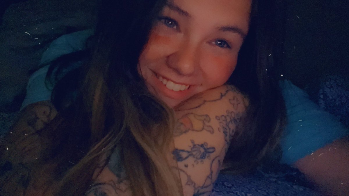 Jessicalynnn80's tweet photo. It’s my birthday! 🎉🥳🎂

Findom • Brat • Princess • Domme • Big Boobs • Simp • Paypig • Worship • Humilation • Sissy • Chastity • https://t.co/QRRn3sZJXh
