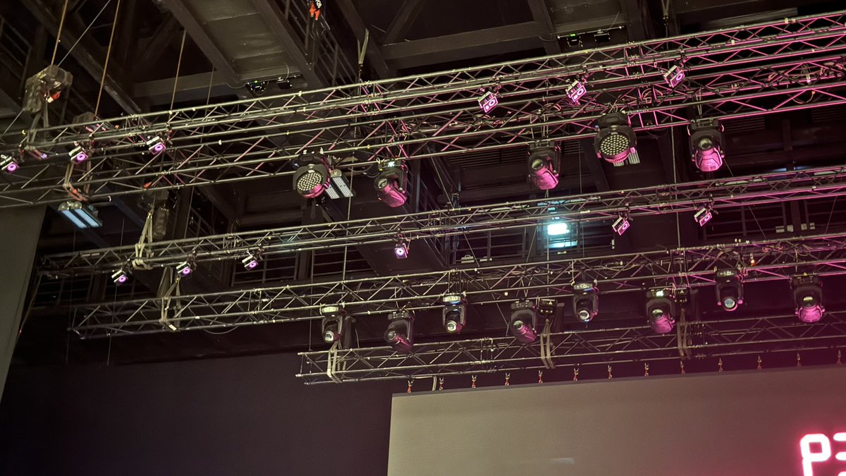 0_Pict's tweet image. At least 34 units of Vicon vantage v16 camera #perfume_um #codeofperfume #rhizomatiks #COPAsiatour #prfm #codeofperfumebangkok