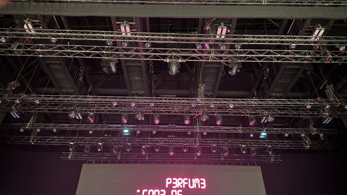 0_Pict's tweet image. At least 34 units of Vicon vantage v16 camera #perfume_um #codeofperfume #rhizomatiks #COPAsiatour #prfm #codeofperfumebangkok