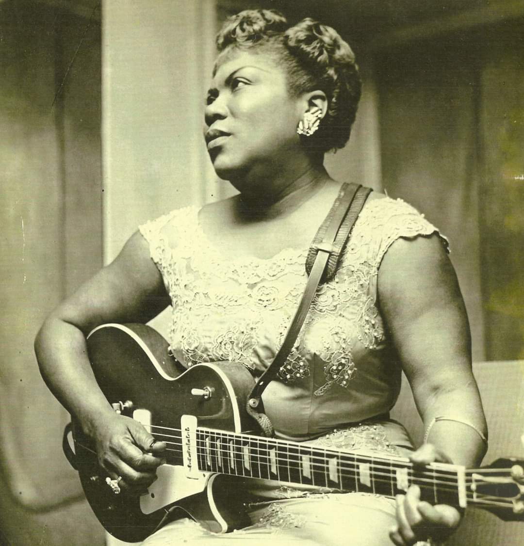 A MÃE DO ROCK N ROLL ERA UMA MULHER NEGRA.
SALVE SISTER ROSETTA!
SUA BENÇÃO!
NÃO VAMOS DEIXAR NINGUÉM ESQUECER!
O QUE SERIA DO MUNDO SEM A CULTURA PRETA?