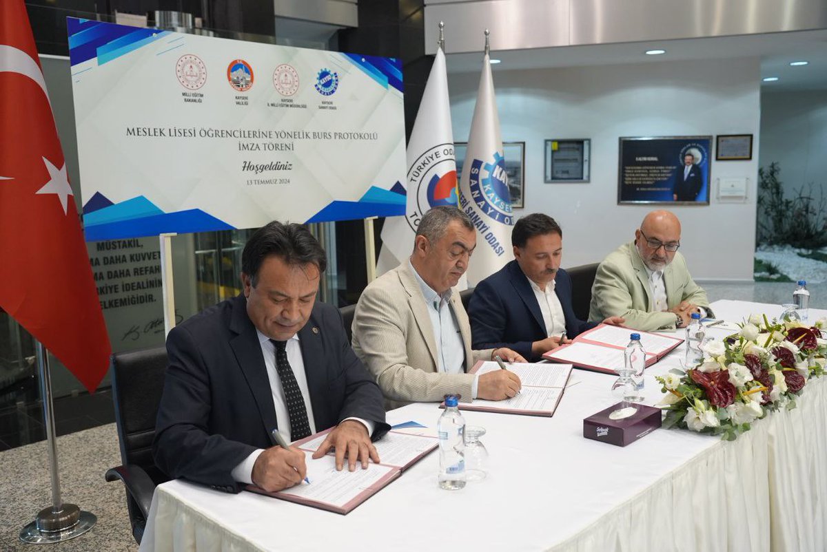 kayserimem's tweet photo. Valimiz Sn. Gökmen Çiçek, Milletvekilimiz M.Cahid Cıngı, Kayseri Sanayi Odası Başkanı Mehmet Büyüksimitci ve İl Milli Eğitim Müdürümüz Bahameddin Karaköse,  İl Milli Eğitim Müdürlüğü ve Sanayi Odası Arasında yapılan Mesleki Eğitim İş Birliği Protokol imza törenine katıldı. https://t.co/BikO8DYz9b