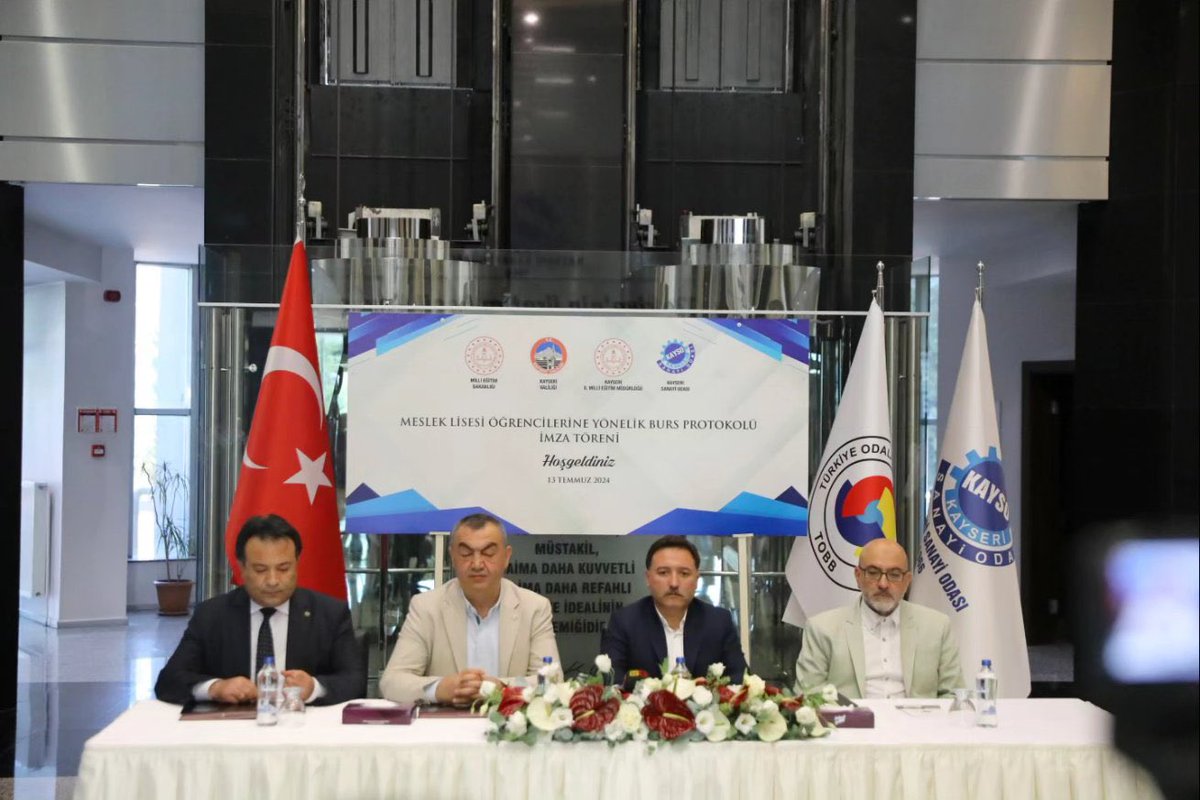 kayserimem's tweet photo. Valimiz Sn. Gökmen Çiçek, Milletvekilimiz M.Cahid Cıngı, Kayseri Sanayi Odası Başkanı Mehmet Büyüksimitci ve İl Milli Eğitim Müdürümüz Bahameddin Karaköse,  İl Milli Eğitim Müdürlüğü ve Sanayi Odası Arasında yapılan Mesleki Eğitim İş Birliği Protokol imza törenine katıldı. https://t.co/BikO8DYz9b