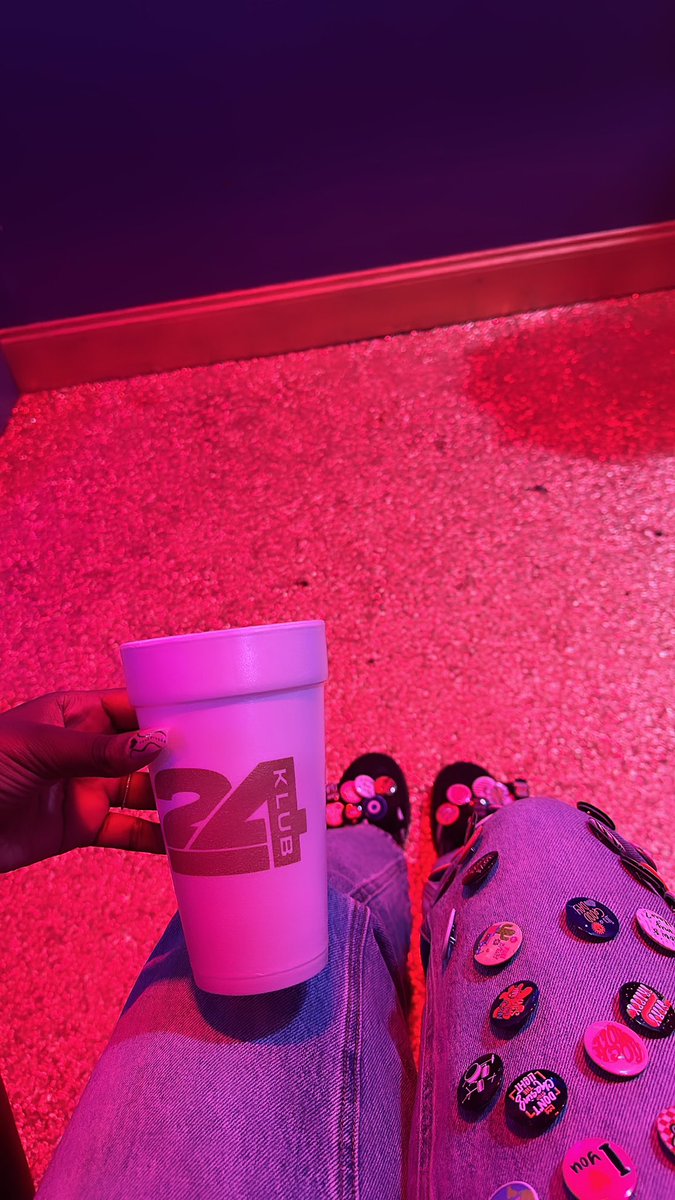 deonnieeee's tweet photo. #outsideee https://t.co/kZOJ7N47kG