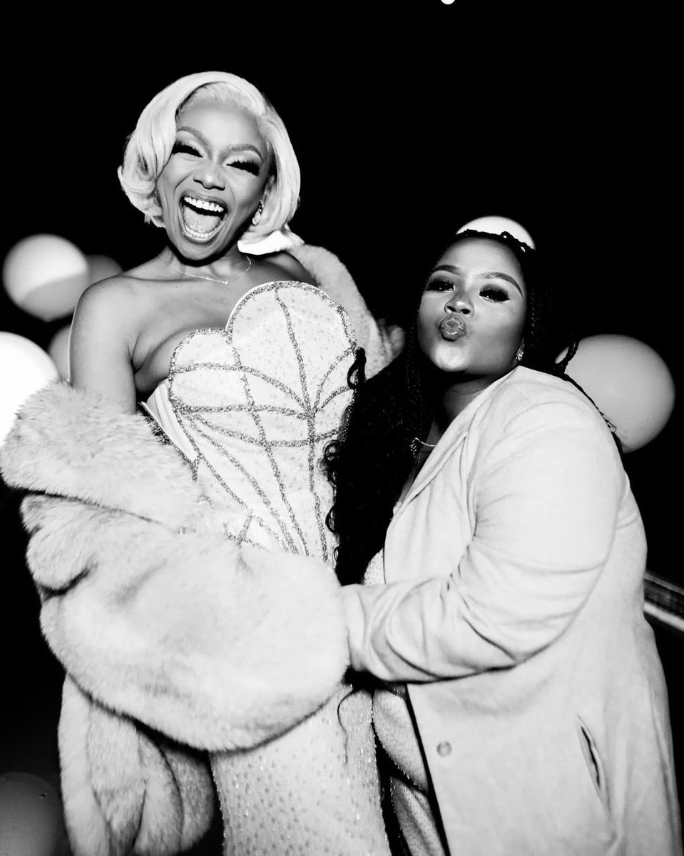 PopPulseSA's tweet photo. Full Circle Moment: 7 years ago, Karen Mthethwa was part of the very first group to receive a bursary from the Bonang Matheba Foundation. 

Yesterday she hosted this year’s Bonang Matheba Foundation brunch in honour of the new group receiving bursaries. https://t.co/OSAOheXCXF