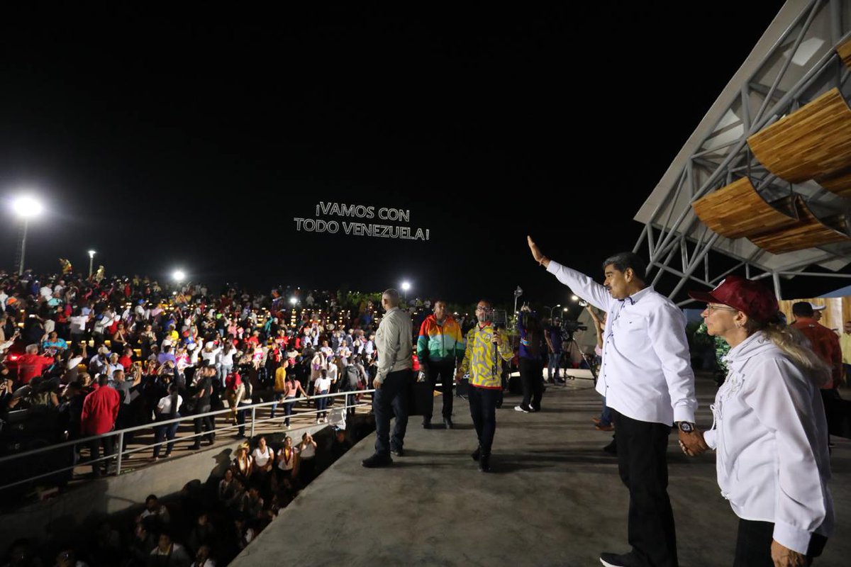 canalpatriadig's tweet photo. La Concha Acústica del Parque Ana María Campos se convertirá en el centro de la cultura del estado Zulia.

“Para los cultores, las cultoras, el teatro, la opera, la parranda, la gaita, el disfrute”, destacó el Mandatario @NicolasMaduro, alegre de poder atender al pueblo marabino. https://t.co/97IfK04xhr