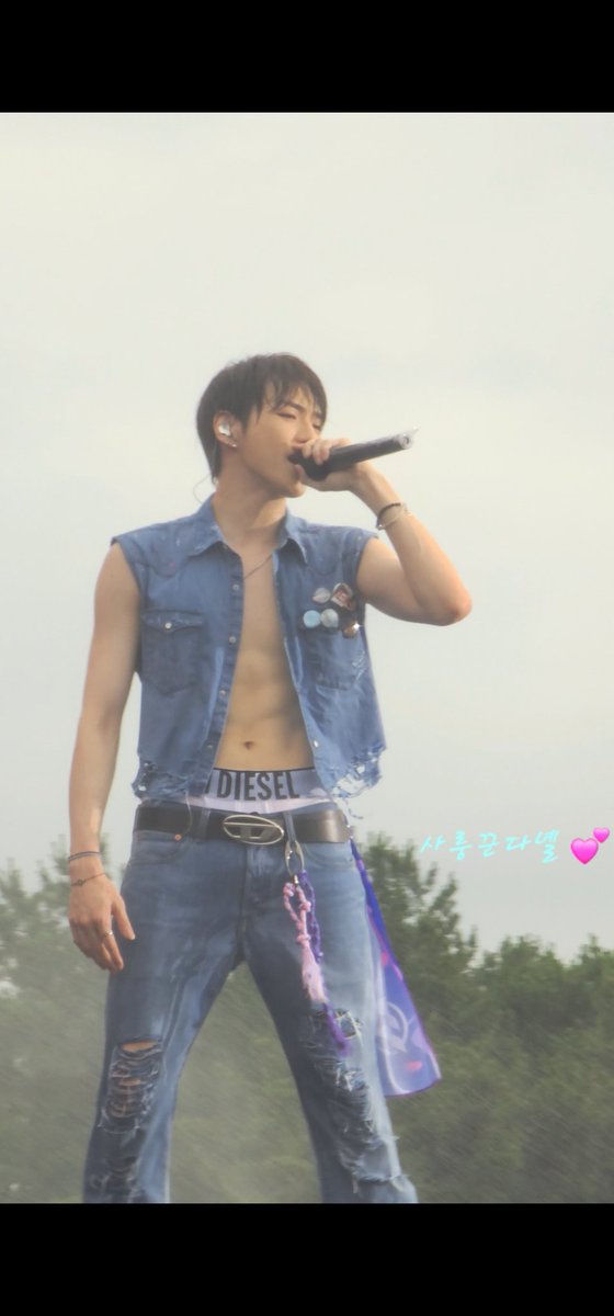 loveleinad_k's tweet photo. 후쿠오카에서 무대남신을 만나다!!!

다니엘~~~~~~~😍😍
한여름밤의 꿈도 이보다 달콤할수는 없을듯
후쿠오카의 모든 순간이 사랑이었다
벗어날 수도 없고 벗어나고 싶지도 않은 올가미에 제대로 걸린 거 같다😍😍

#강다니엘 #KANGDANIEL 
#WATERBOMB2024HUKUOKA https://t.co/JGw7e3ieBO