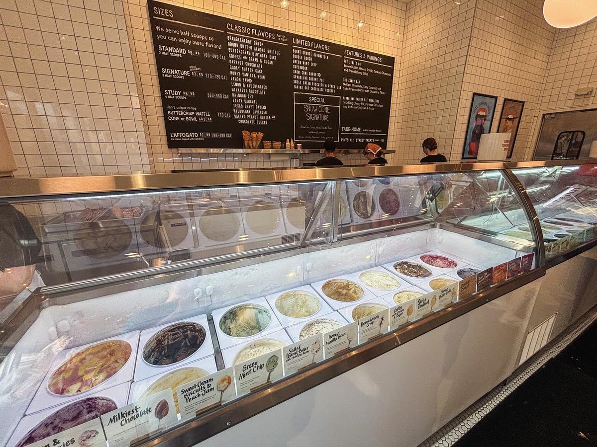 orlandowithco's tweet photo. I scream, you scream, we all scream for Jeni’s Ice Creams! 🍦

I recently got to try Jeni’s during a Yelp Elite Event. I got the Lemon &amp; Berries and Double Dough and enjoyed them (especially the Lemon &amp; Berries, it was so fresh and tart!) 😋

#orlando #yelporlando #orlandofoodie https://t.co/xZsCjF87dx
