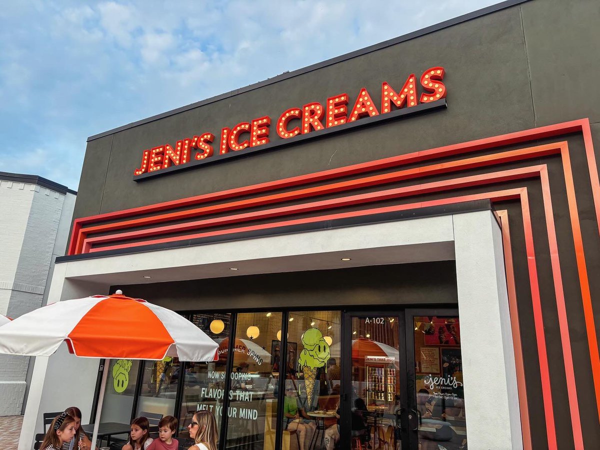 orlandowithco's tweet photo. I scream, you scream, we all scream for Jeni’s Ice Creams! 🍦

I recently got to try Jeni’s during a Yelp Elite Event. I got the Lemon &amp; Berries and Double Dough and enjoyed them (especially the Lemon &amp; Berries, it was so fresh and tart!) 😋

#orlando #yelporlando #orlandofoodie https://t.co/xZsCjF87dx