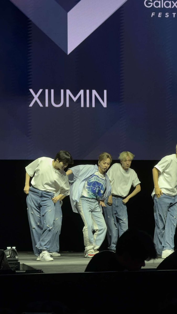 kpopconph's tweet photo. #EXO #XIUMIN is finally here! PH EXO-Ls are on thrilled to see him return to PH stage!

@SamsungPH @EXOPhils
#XIUMIN_GalaxyAiFestival #GalaxyAIFestival https://t.co/BUeA6zwziP