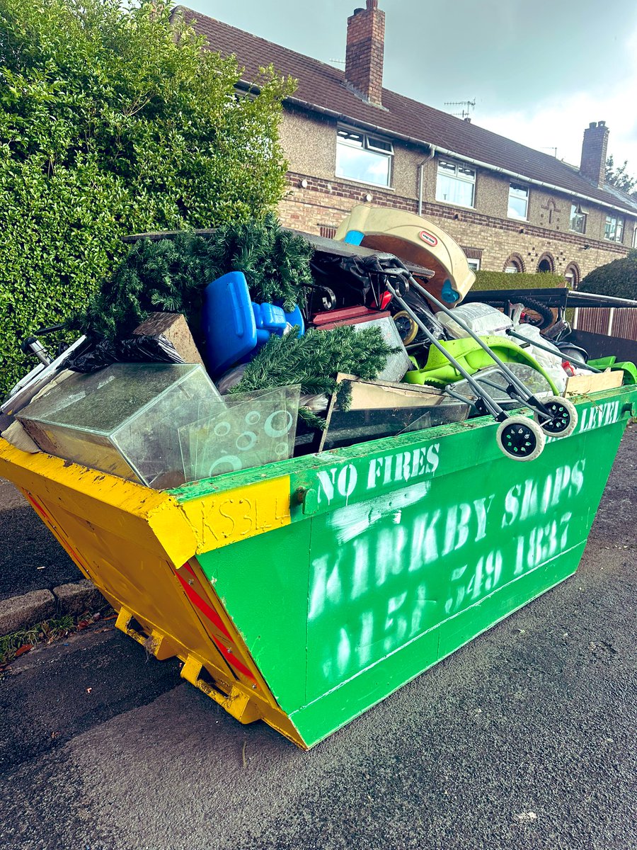 kjberry91's tweet photo. A very busy morning in #Springwood, ending with a campaign session!

Today I arranged for community skips, finished off replanting some railing planters - and joined #BridgeChapel for a community litter pick. 🌼✨🌸

#SpringwoodMatters #OurCommunityMatters https://t.co/rgJeXZGIeH