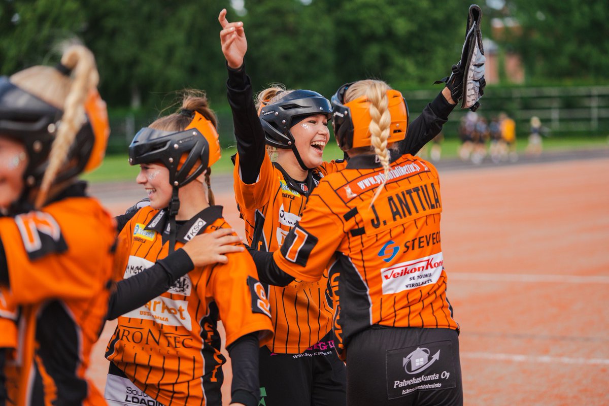 HP:n D-tytöille kilpasarjan leirimestaruus🥇🔥 Onnittelut koko joukkueelle🤩

📷 Linnea Laatikainen

#pesis