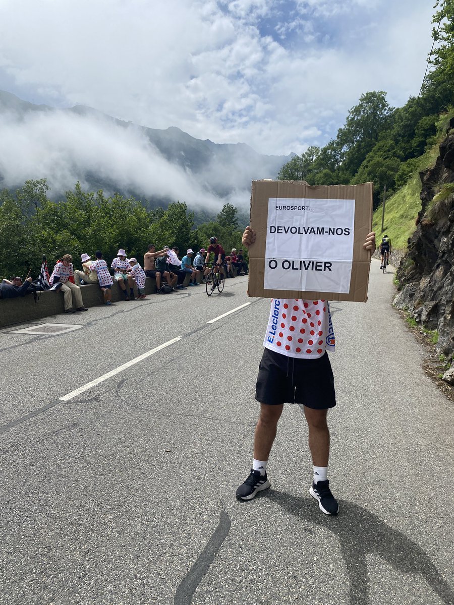 Hoje vim ao Tour reclamar a devolução para a França do <a href="/OlivierBonamici/">Olivier Bonamici</a> !

Entre o KM final 6 a 4! 
Quero fotos meus queridos! 
<a href="/EurosportTV_Por/">Eurosport Portugal</a>