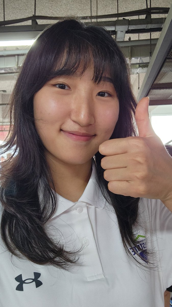 4_l_clover's tweet photo. 아까 맥주 마시러 가다 정지윤 봄....

#정지윤 https://t.co/r4vfOr5IeP