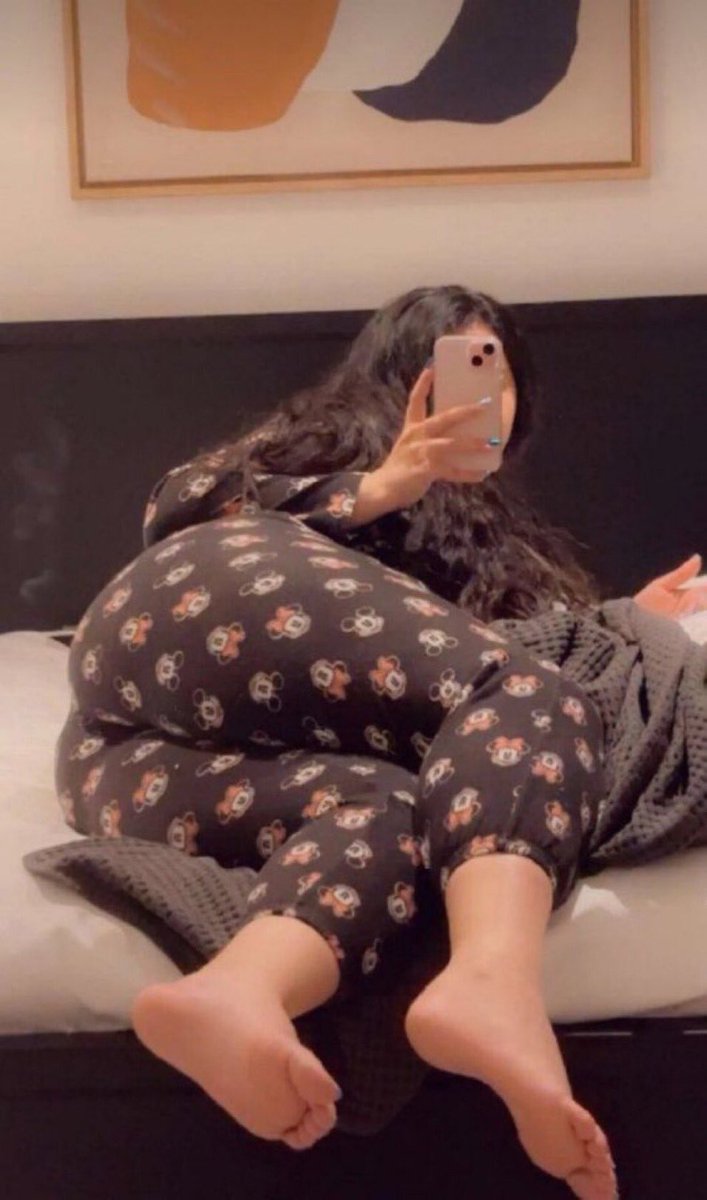 اختك تصور لي البجامه الجديده بس صراحه عجبتني بجامتها لازم اجرب الخامه
#ديوت_بدوي #معصيتي_رحتي