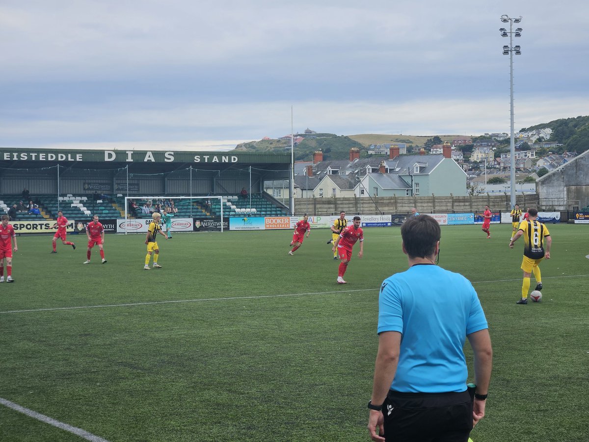 AberystwythTown's tweet photo. It's half time at Park Avenue. 

Aber 0-1 Llanelli.

Goal by Tom Hillman on 32 minutes.

#AberAsOne #Seasiders https://t.co/phivIaAmWT