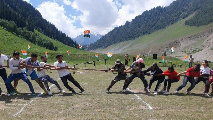 AkhtharShayia's tweet photo. #Strength and #spirit! D #IndianArmy's #ThugWar game engaged the #youth in a thrilling challenge, encouraging courage & #teamwork.
#YouthEmpowerment
#JammuandKashmir
#Rajouri
#Poonch
#AnantwedsRadhika
1000 CRORES
#MukeshAmbani
#AnantwedsRadhika
#IndvsPakWCL2024
#MumbaiLovesModi https://t.co/ecyR0Zln3V