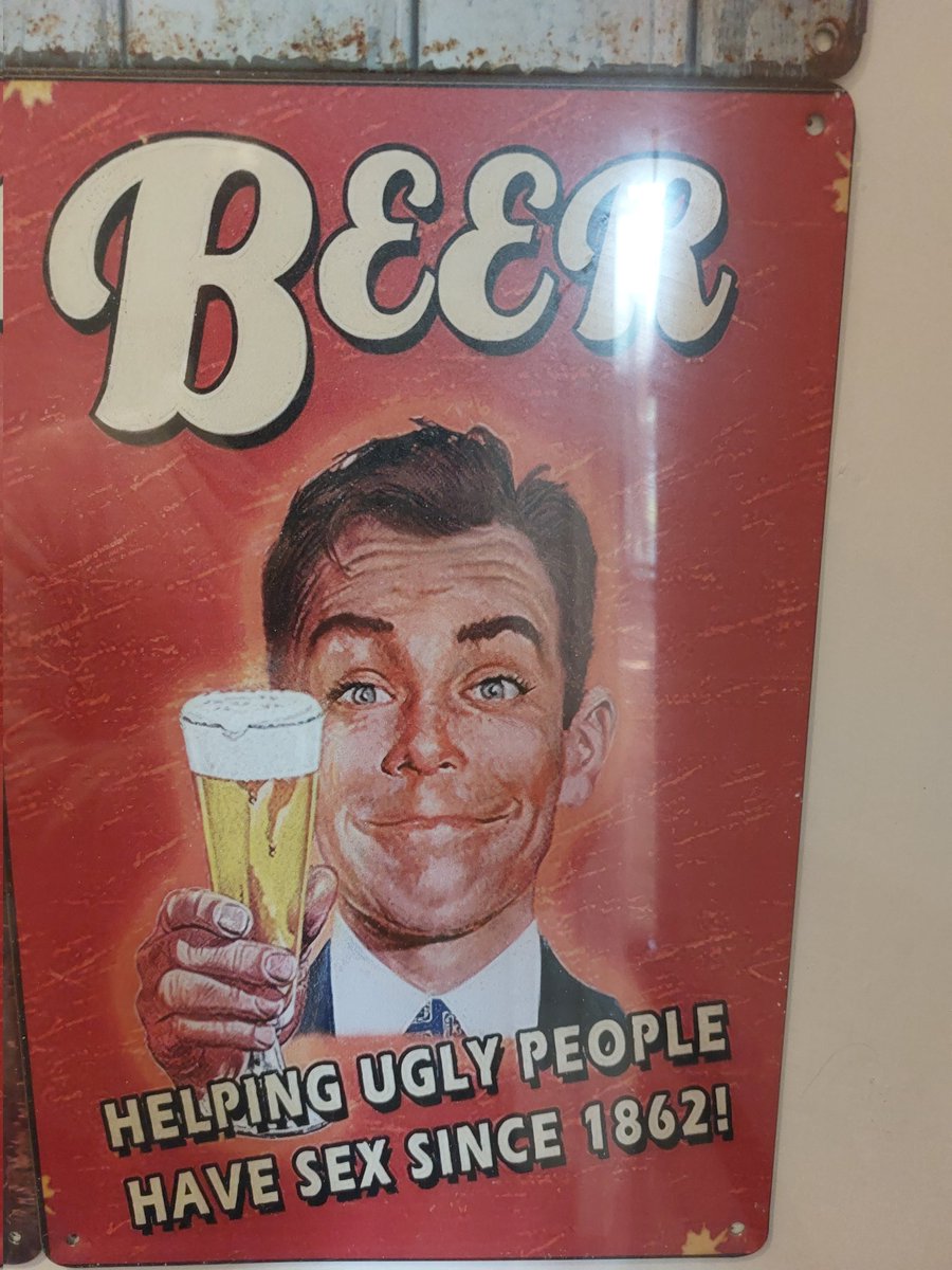 Kickstarterz's tweet photo. @robbiewilliams giving us life lessons in the toilet 😁

Cheers mate 👍 https://t.co/uHfPLIUZoG