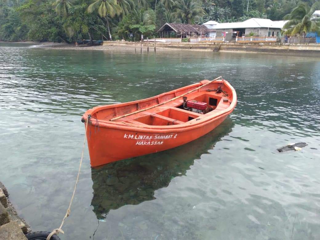 Di temukan sebuah kapal tanpa awak di kabupaten Banggai laut tolong bantu min siapa tau ada keluarga yg kenal dg perahu ini <a href="/SupirPete2/">Supet</a> <a href="/pabentor_Mkz/">Pabentor Makassar</a> <a href="/DiskominfoMKS/">DISKOMINFO MAKASSAR</a> <a href="/infoMKS_/">Info Makassar</a>
